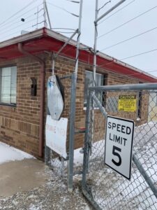 a brick building with a speed limit sign in front of it